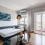 Modern Apartment Near St Peter S