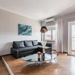 Modern Apartment Near St Peter S